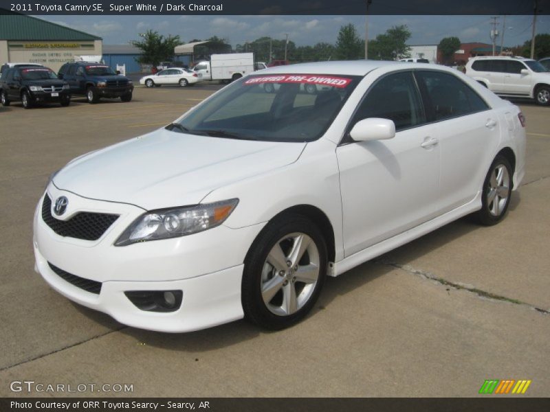 Super White / Dark Charcoal 2011 Toyota Camry SE