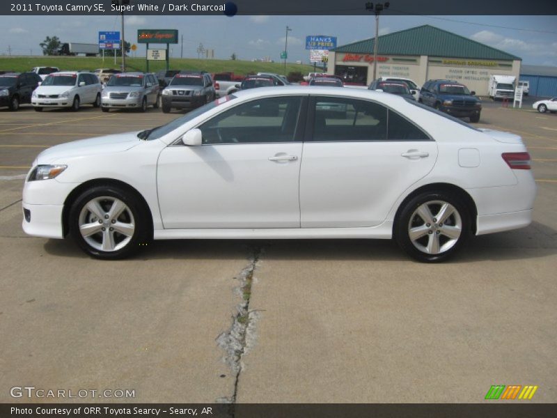 Super White / Dark Charcoal 2011 Toyota Camry SE