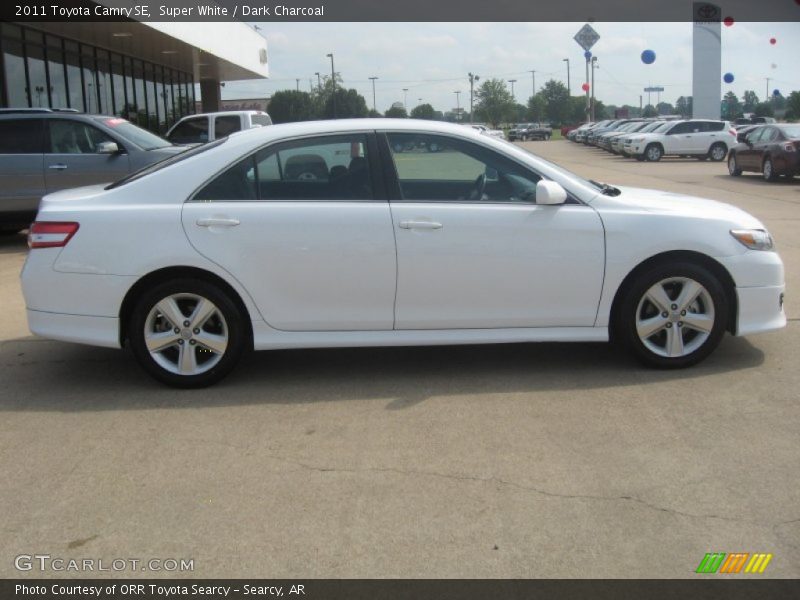 Super White / Dark Charcoal 2011 Toyota Camry SE