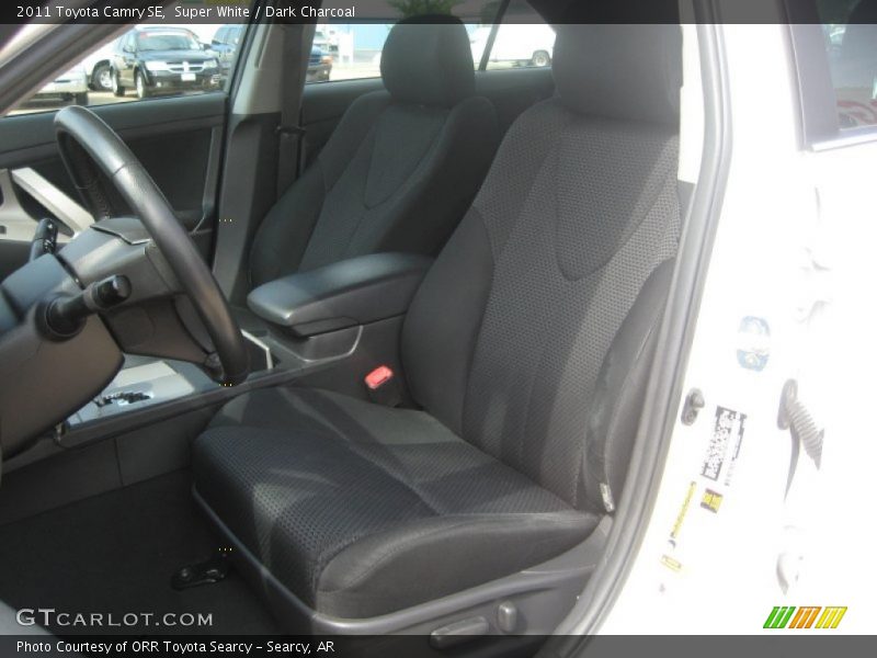Super White / Dark Charcoal 2011 Toyota Camry SE