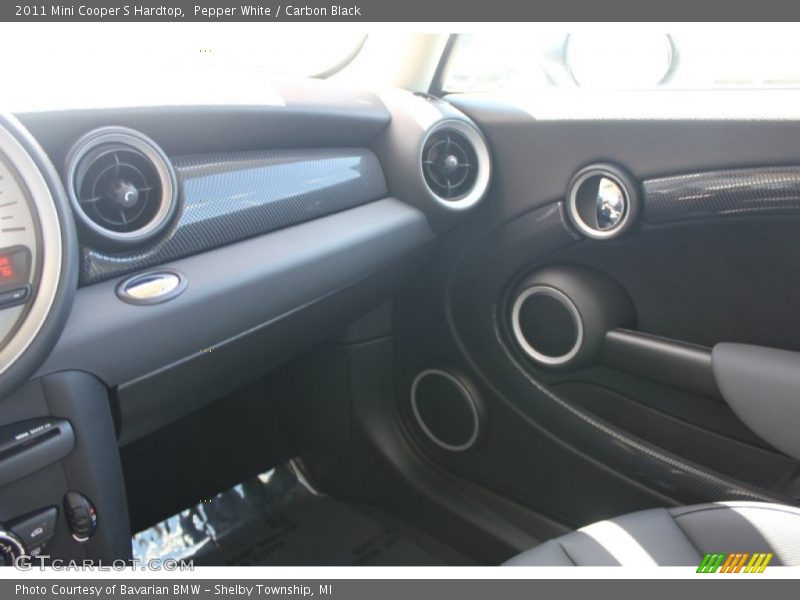 Pepper White / Carbon Black 2011 Mini Cooper S Hardtop
