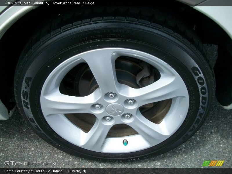 Dover White Pearl / Beige 2009 Mitsubishi Galant ES