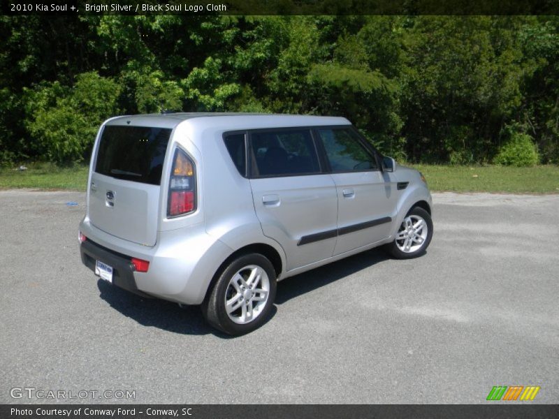 Bright Silver / Black Soul Logo Cloth 2010 Kia Soul +