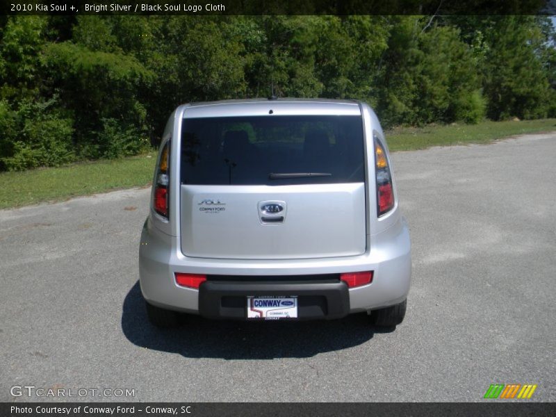 Bright Silver / Black Soul Logo Cloth 2010 Kia Soul +