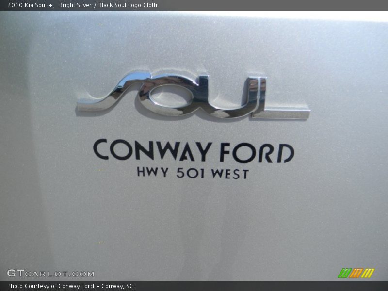 Bright Silver / Black Soul Logo Cloth 2010 Kia Soul +