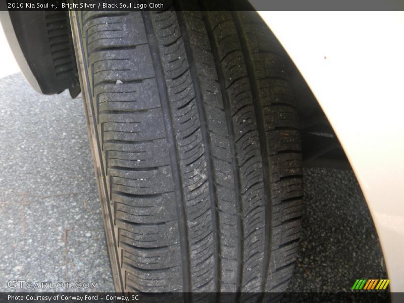 Bright Silver / Black Soul Logo Cloth 2010 Kia Soul +