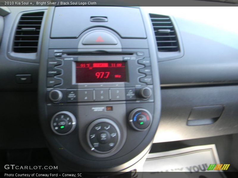 Bright Silver / Black Soul Logo Cloth 2010 Kia Soul +