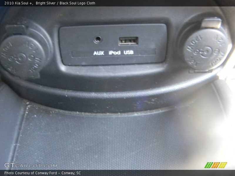 Bright Silver / Black Soul Logo Cloth 2010 Kia Soul +