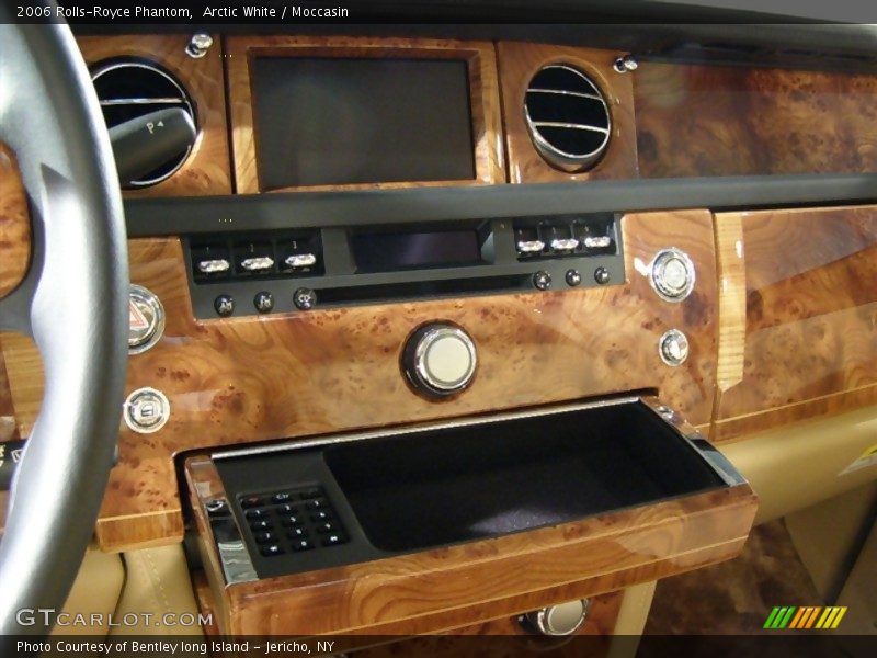 Arctic White / Moccasin 2006 Rolls-Royce Phantom