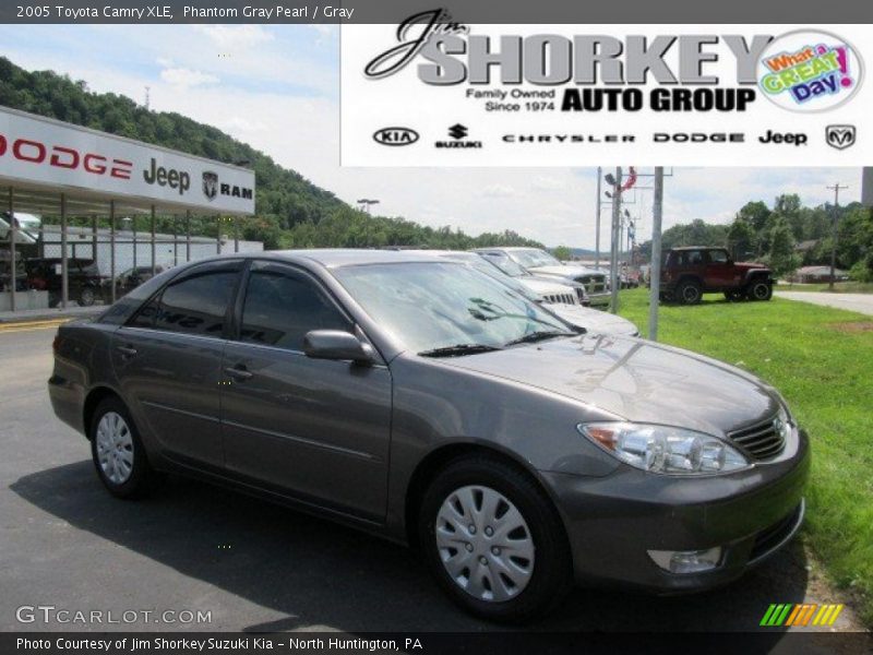 Phantom Gray Pearl / Gray 2005 Toyota Camry XLE