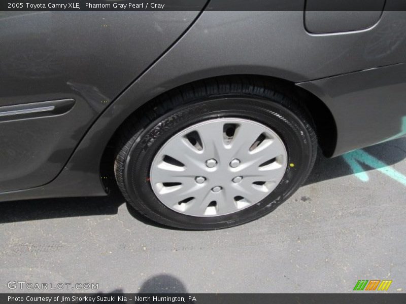 Phantom Gray Pearl / Gray 2005 Toyota Camry XLE