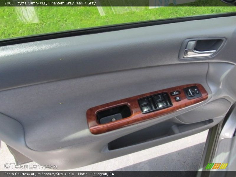 Phantom Gray Pearl / Gray 2005 Toyota Camry XLE