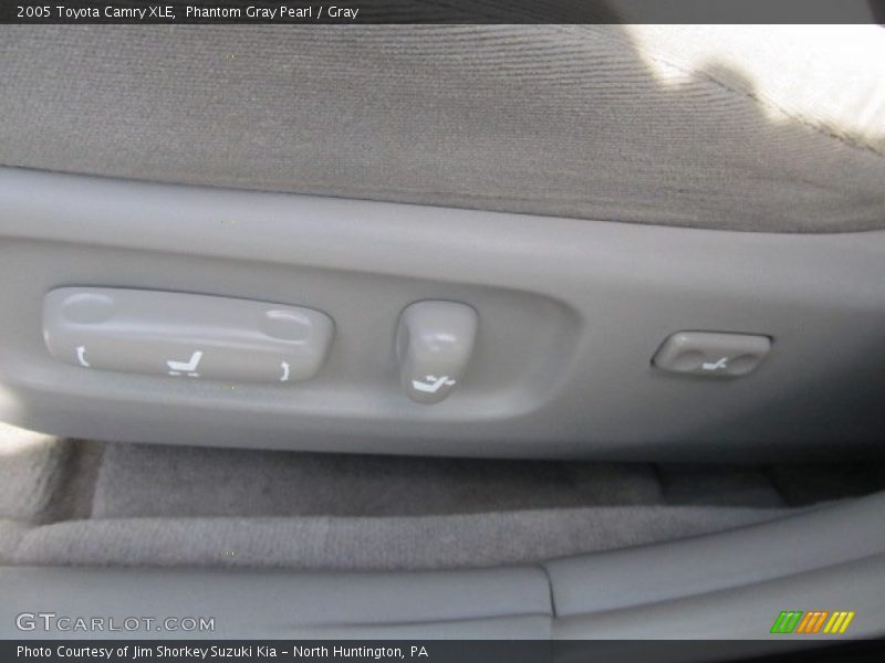 Phantom Gray Pearl / Gray 2005 Toyota Camry XLE