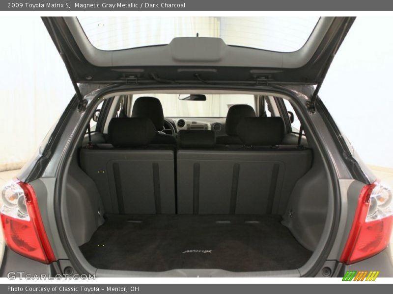 Magnetic Gray Metallic / Dark Charcoal 2009 Toyota Matrix S