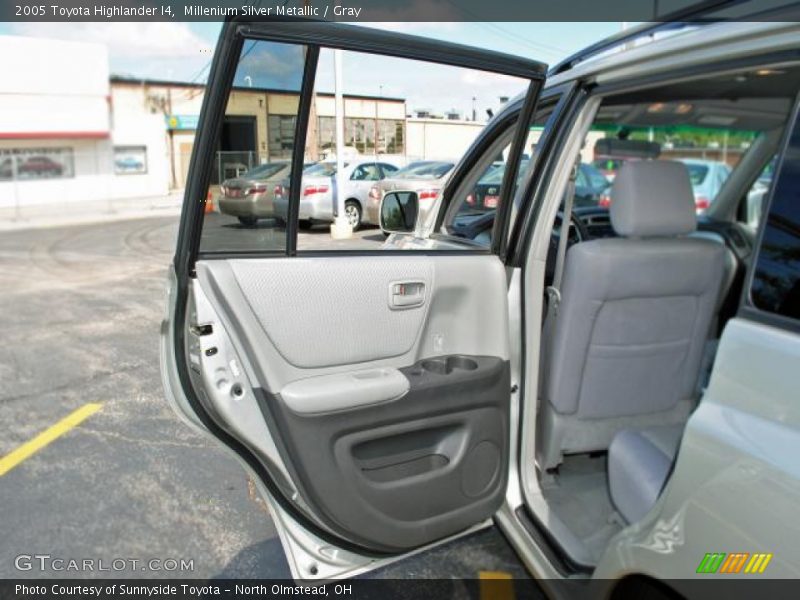 Millenium Silver Metallic / Gray 2005 Toyota Highlander I4