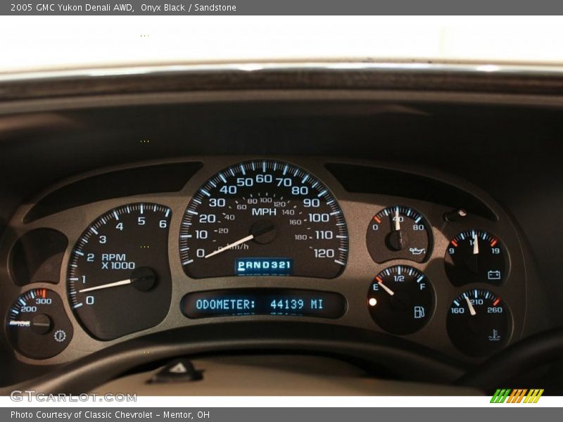 Onyx Black / Sandstone 2005 GMC Yukon Denali AWD