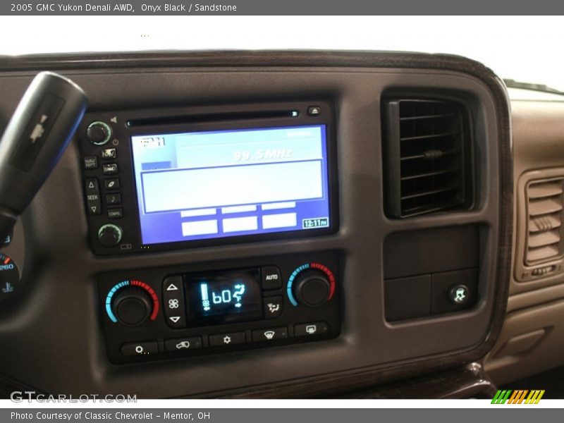 Onyx Black / Sandstone 2005 GMC Yukon Denali AWD