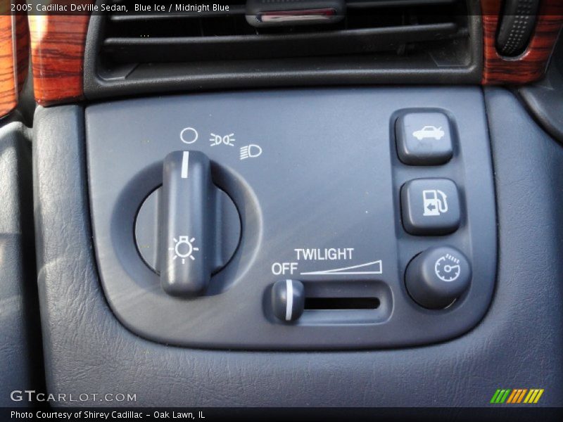 Blue Ice / Midnight Blue 2005 Cadillac DeVille Sedan