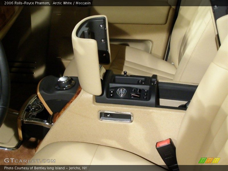 Arctic White / Moccasin 2006 Rolls-Royce Phantom