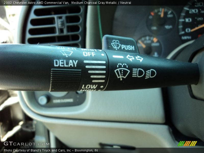 Controls of 2002 Astro AWD Commercial Van
