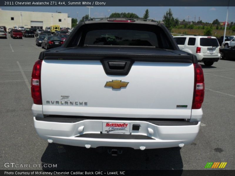 Summit White / Ebony 2011 Chevrolet Avalanche Z71 4x4