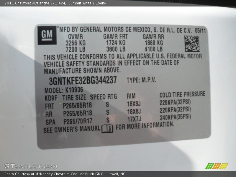 Summit White / Ebony 2011 Chevrolet Avalanche Z71 4x4