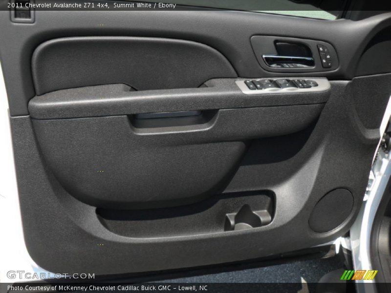 Summit White / Ebony 2011 Chevrolet Avalanche Z71 4x4
