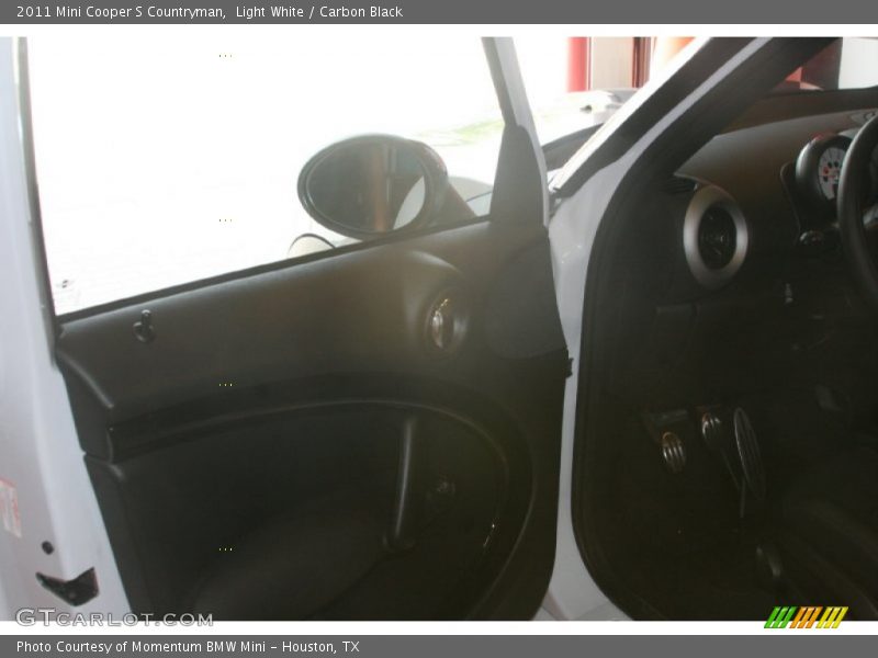 Light White / Carbon Black 2011 Mini Cooper S Countryman
