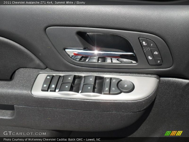 Summit White / Ebony 2011 Chevrolet Avalanche Z71 4x4