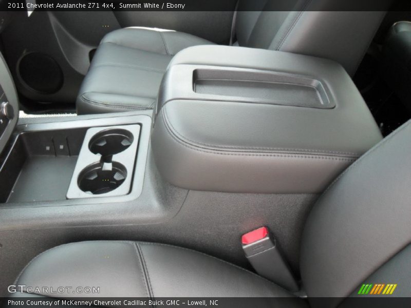 Summit White / Ebony 2011 Chevrolet Avalanche Z71 4x4