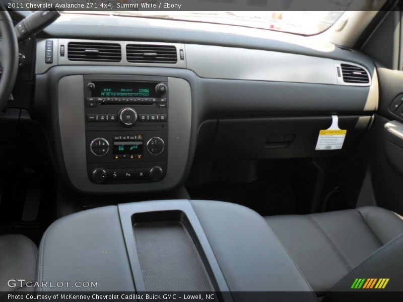 Summit White / Ebony 2011 Chevrolet Avalanche Z71 4x4