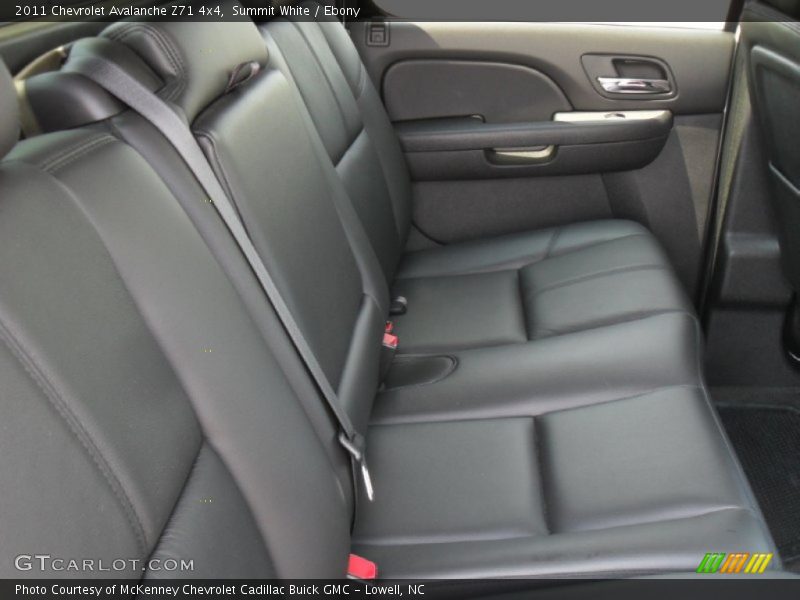 Summit White / Ebony 2011 Chevrolet Avalanche Z71 4x4