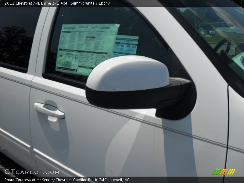 Summit White / Ebony 2011 Chevrolet Avalanche Z71 4x4