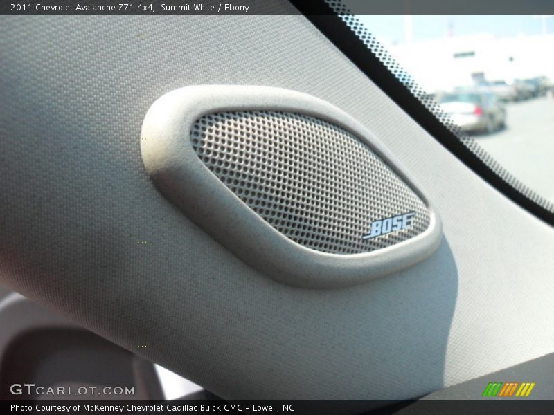 Summit White / Ebony 2011 Chevrolet Avalanche Z71 4x4