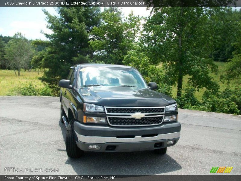 Black / Dark Charcoal 2005 Chevrolet Silverado 2500HD LS Extended Cab 4x4