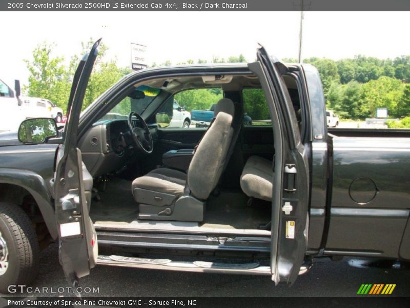 Black / Dark Charcoal 2005 Chevrolet Silverado 2500HD LS Extended Cab 4x4