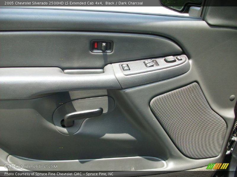 Black / Dark Charcoal 2005 Chevrolet Silverado 2500HD LS Extended Cab 4x4