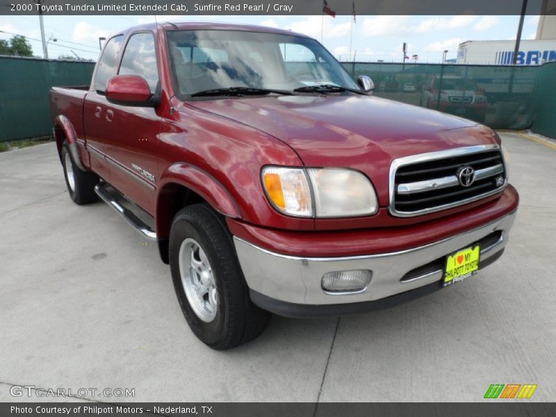 Sunfire Red Pearl / Gray 2000 Toyota Tundra Limited Extended Cab