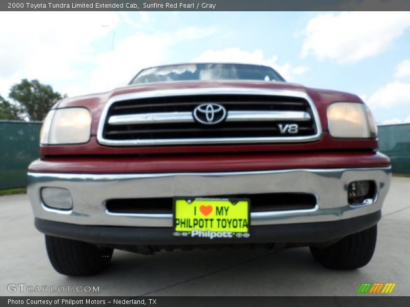 Sunfire Red Pearl / Gray 2000 Toyota Tundra Limited Extended Cab