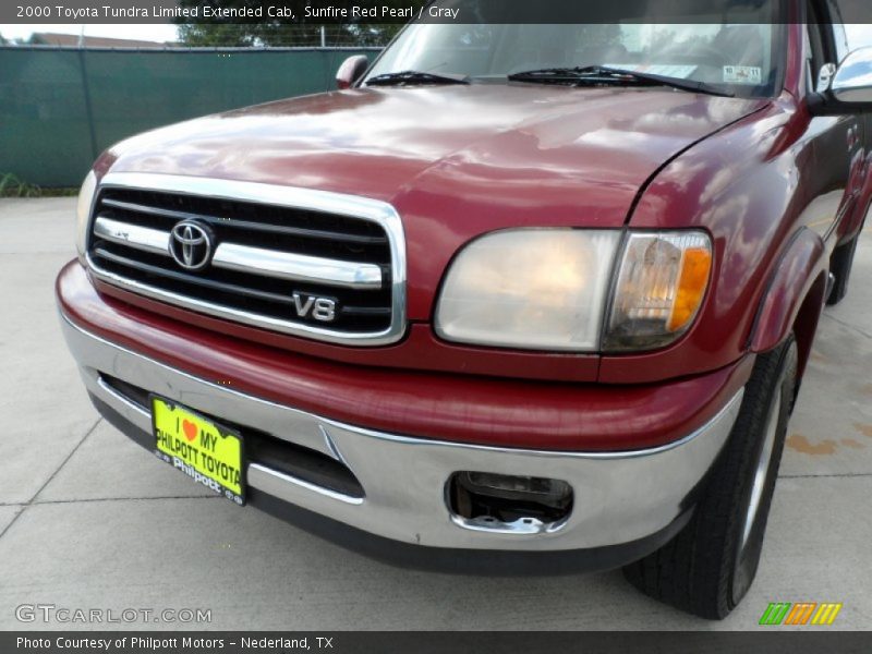 Sunfire Red Pearl / Gray 2000 Toyota Tundra Limited Extended Cab