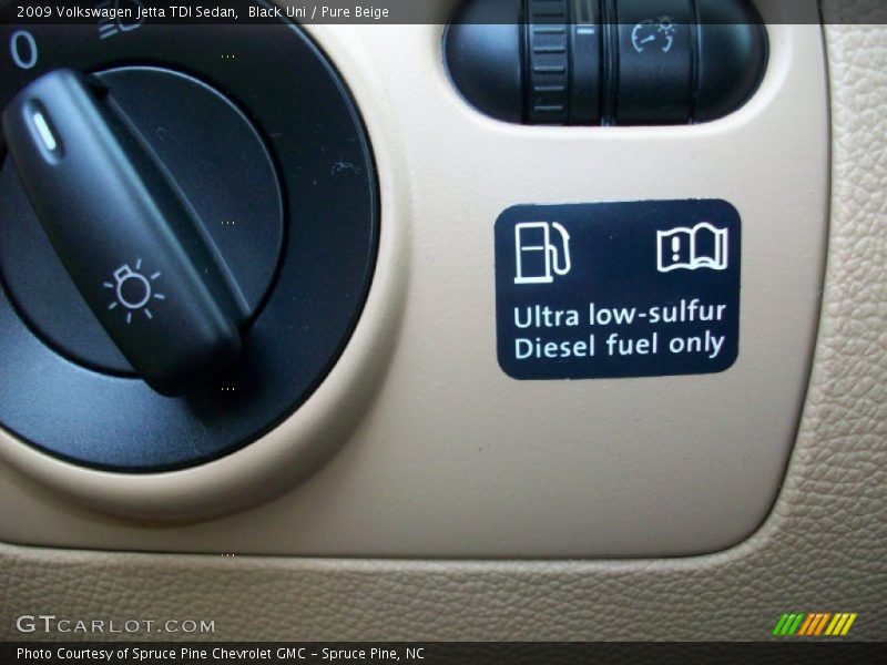 Black Uni / Pure Beige 2009 Volkswagen Jetta TDI Sedan