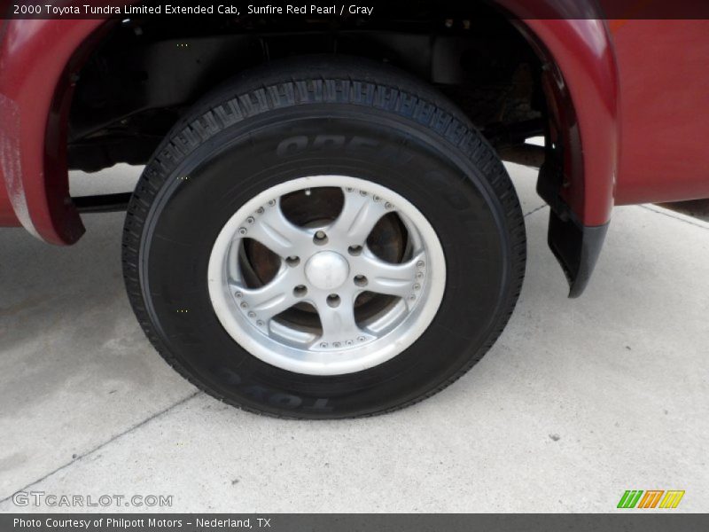 Custom Wheels of 2000 Tundra Limited Extended Cab