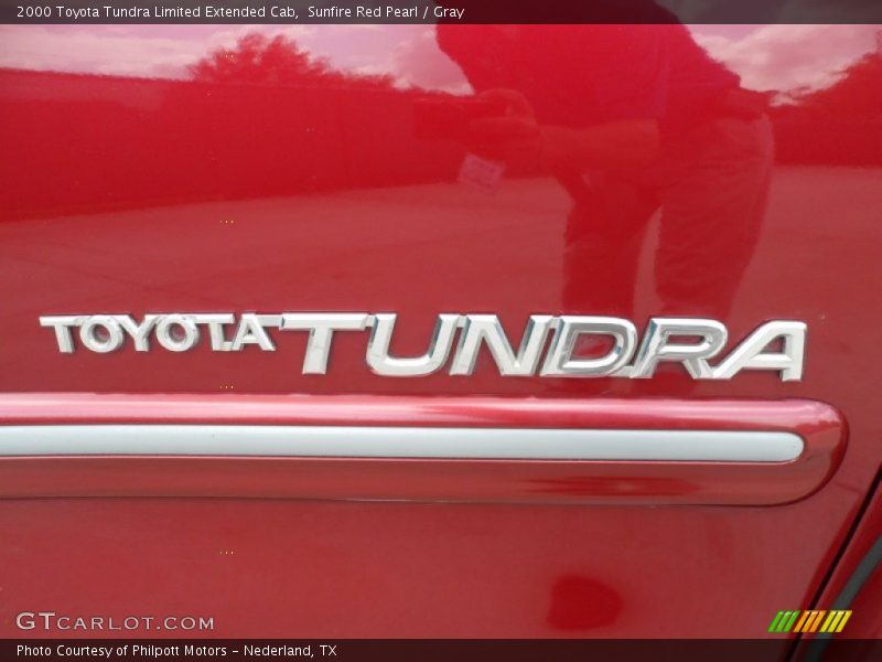 Sunfire Red Pearl / Gray 2000 Toyota Tundra Limited Extended Cab