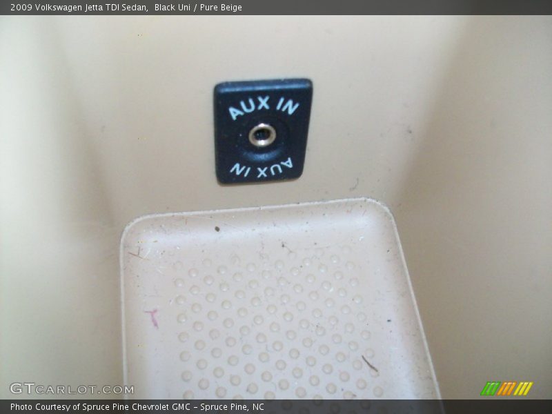 Black Uni / Pure Beige 2009 Volkswagen Jetta TDI Sedan