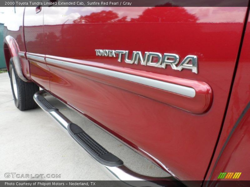 Sunfire Red Pearl / Gray 2000 Toyota Tundra Limited Extended Cab