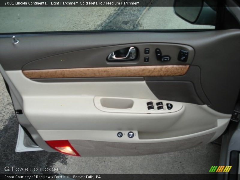 Light Parchment Gold Metallic / Medium Parchment 2001 Lincoln Continental
