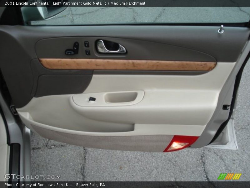 Light Parchment Gold Metallic / Medium Parchment 2001 Lincoln Continental