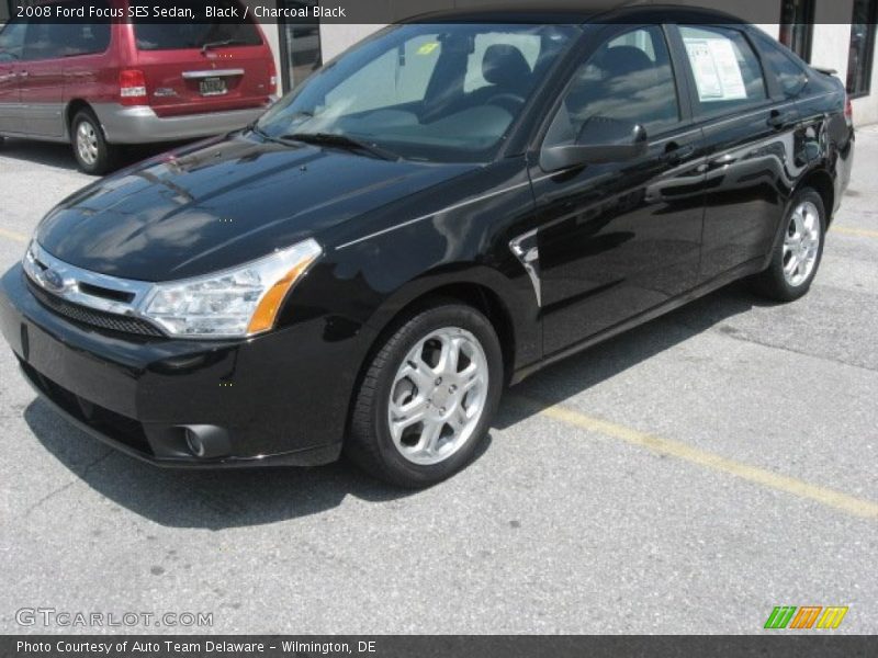 Black / Charcoal Black 2008 Ford Focus SES Sedan