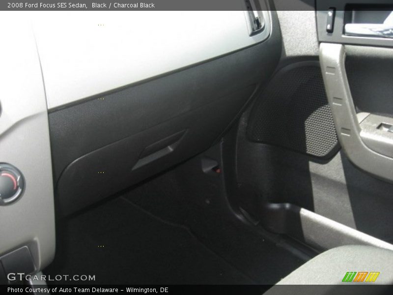 Black / Charcoal Black 2008 Ford Focus SES Sedan