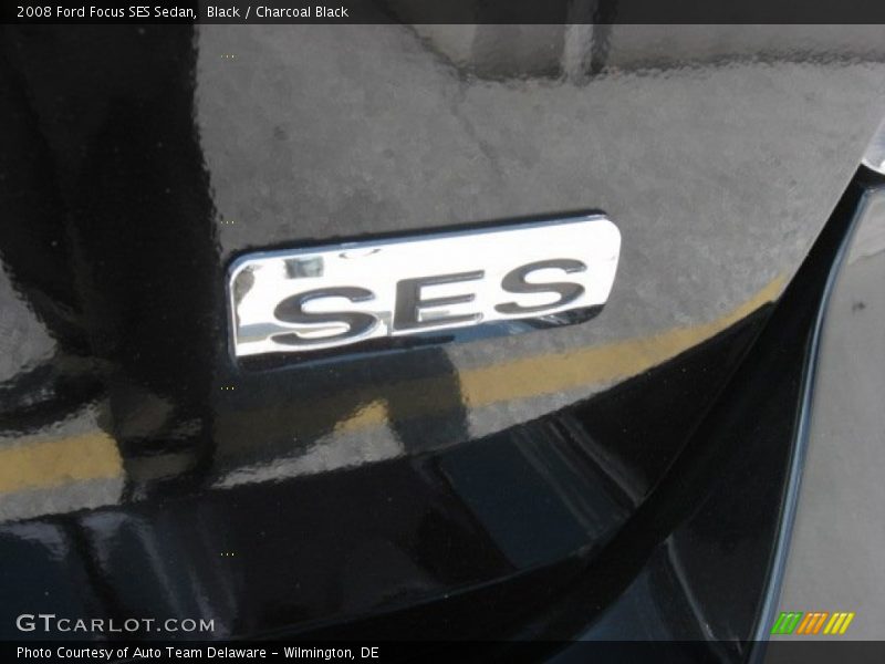 Black / Charcoal Black 2008 Ford Focus SES Sedan